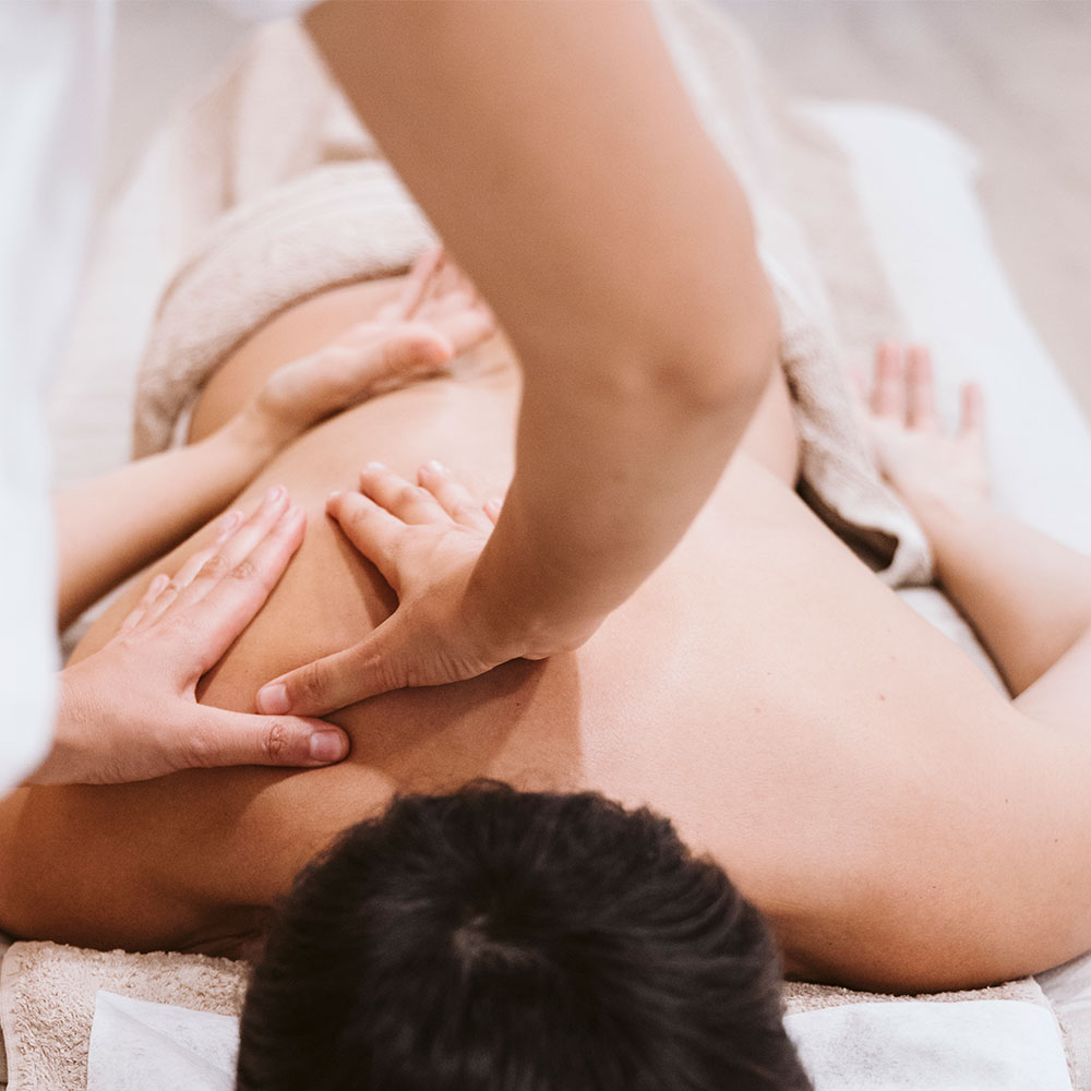 Fisioterapeuta Fisioterapeuta a domicilio masaje espalda